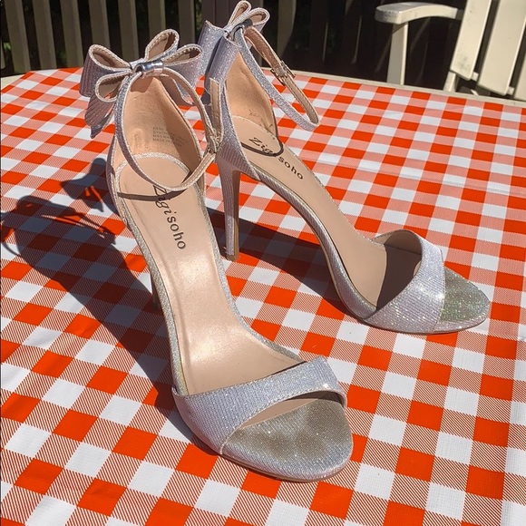Sparkly silver 4 inch stiletto with bow - Picture 1 of 6